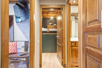 Una cocina o zona de cocina en Luderna - Tríplex Val de Ruda E3 der Humarau