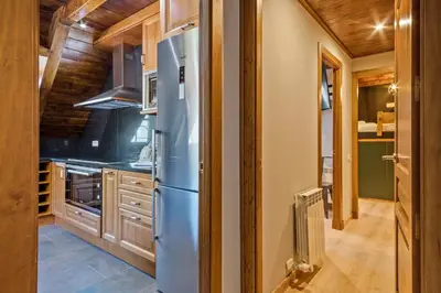 Una cocina o zona de cocina en Luderna - Tríplex Val de Ruda E3 der Humarau
