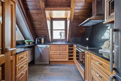 Una cocina o zona de cocina en Luderna - Tríplex Val de Ruda E3 der Humarau