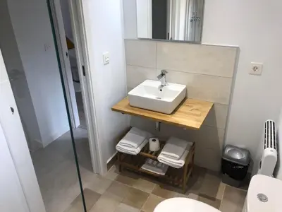 Un baño de Casita Mondoto, encanto en el Pirineo