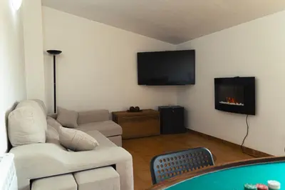 Una televisión o centro de entretenimiento en Cal Massana