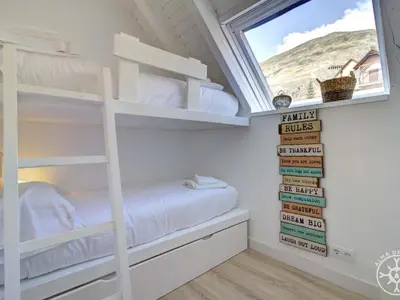 Cama o camas de una habitación en BLANHIBLAR de Alma de Nieve