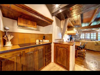 Una cocina o zona de cocina en CASA MARMOTA de Alma de Nieve