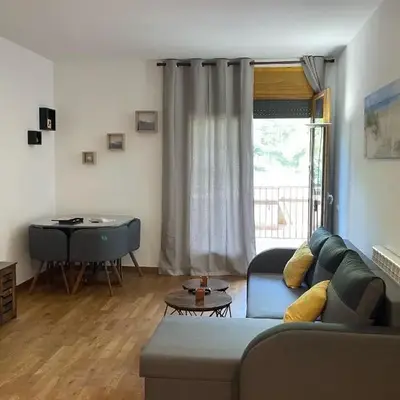 Precioso cálido apartamento en Sort con terraza