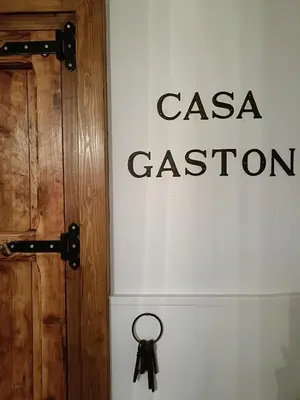 Certificado, premio, señal o documento que está expuesto en Casa Gastón - esenciaaragon- Casa con jardín privado