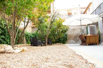 Jardín al aire libre en Casa Gastón - esenciaaragon- Casa con jardín privado