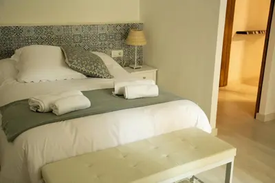 Cama o camas de una habitación en Casa Gastón - esenciaaragon- Casa con jardín privado
