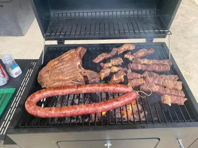 Barbacoa disponible para clientes en el chalet de montaña