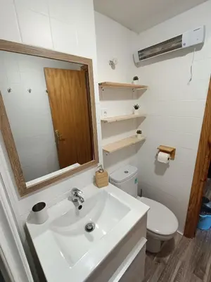 Un baño de Bonito y luminoso apartamento con wifi y chimenea Aizú - Villanúa