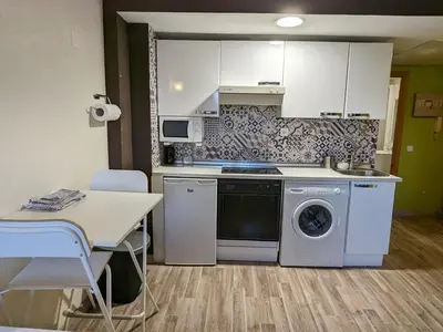 Una cocina o zona de cocina en Bonito y luminoso apartamento con wifi y chimenea Aizú - Villanúa