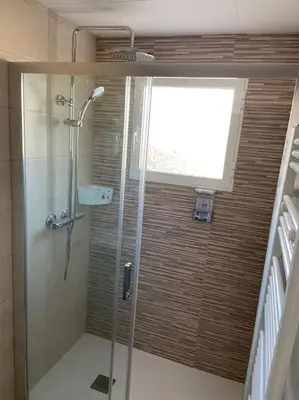 Un baño de La casa de la raval de l’Albagés