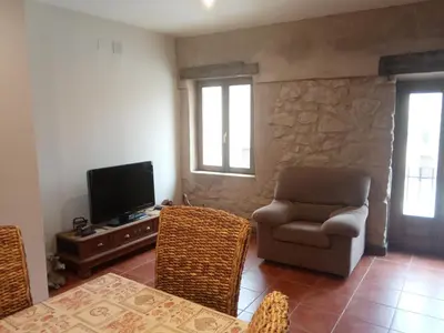 Una televisión o centro de entretenimiento en El Manzano