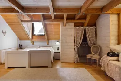 Cama o camas de una habitación en Fuente del Tesoro, dúplex vacacional en Panticosa