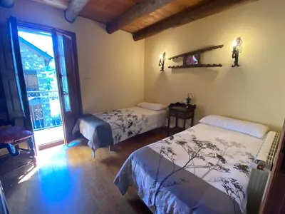 Cama o camas de una habitación en Fantàstica casa amb llar de foc