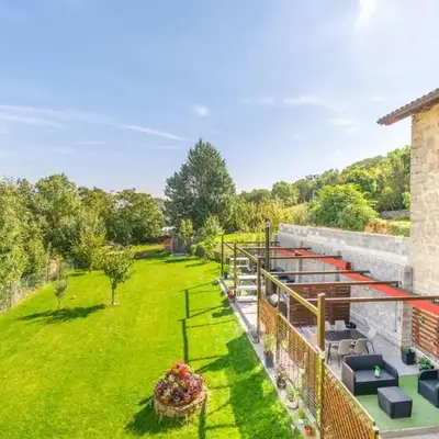 Preciosa casa rural con jardin cerca de Pamplona