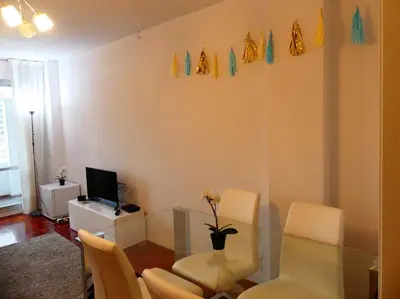 Una televisión o centro de entretenimiento en Apartamento actual y funcional Iturrama 1