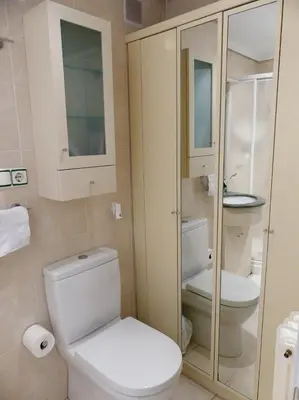 Un baño de Apartamento actual y funcional Iturrama 1