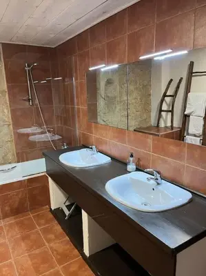 Un baño de The Almond Tree