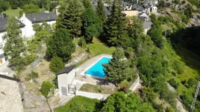 Piscina en o cerca de Arriel 28:24