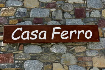 Certificado, premio, señal o documento que está expuesto en Casa Ferro