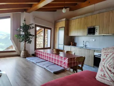 Una cocina o zona de cocina en Casa rural con vistas en el corazón del Pirineo