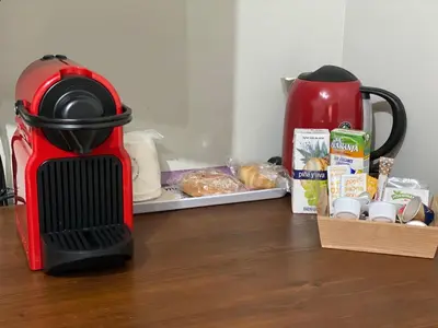 Utensilios para hacer té y café en El Rincón de Andrea Habitaciones