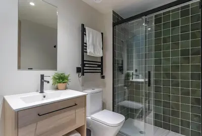 Un baño de Líbere Pamplona Yamaguchi