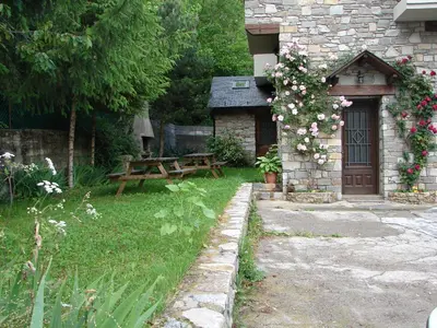 Jardín al aire libre en Casa Rural la Comella