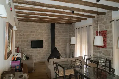 Una televisión o centro de entretenimiento en Vilosell Wine Hotel