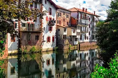 Vista de un río cerca de este chalet de montaña