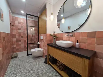 Un baño de Dos Torres Arte en Balcones - Calle Alfonso I