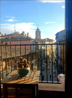 Un balcón o terraza de Loft acogedor con terraza y parking en el centro