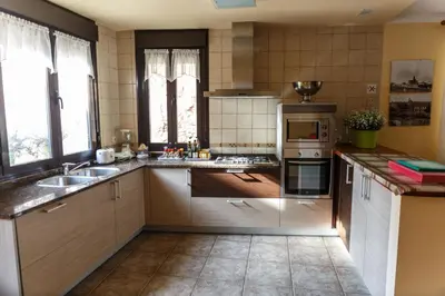 Una cocina o zona de cocina en Casa Rural La Pinta- SendaViva y Bardenas