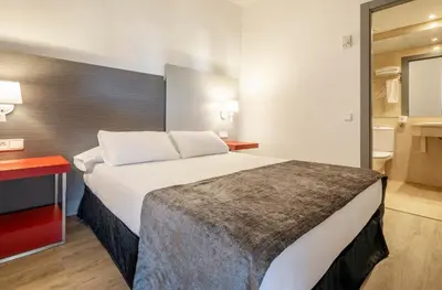 Cama o camas de una habitación en Ilunion Romareda