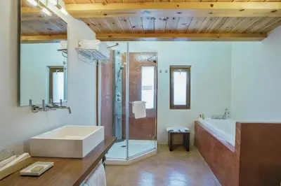 Un baño de Posada de Uncastillo