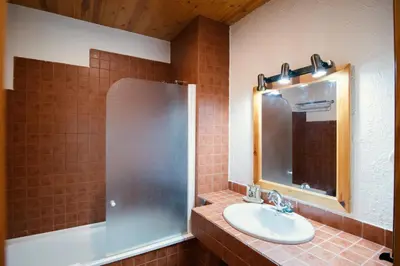 Un baño de Hospedium Hotel La Parada del Compte