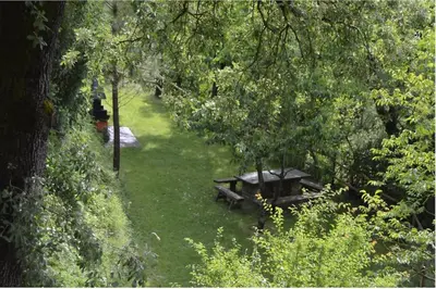Jardín al aire libre en La Viñaza Ordesa Ainsa casa rural