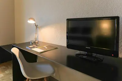 Una televisión o centro de entretenimiento en Habitus Hotel Leyre