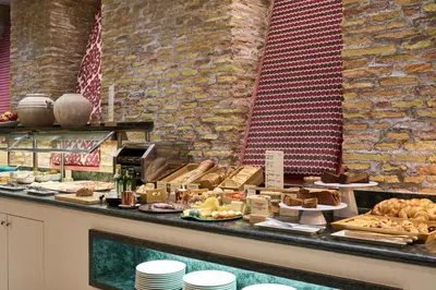 Comida en o cerca de este hotel