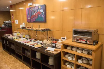 Comida en o cerca de este hotel