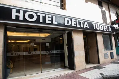 Fachada o entrada de Hotel Delta