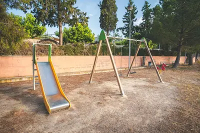 Zona de juegos infantil en HolaCamp Mequinenza