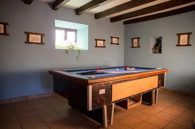 Mesa de billar en Casa Rural Senperenea I Landetxea