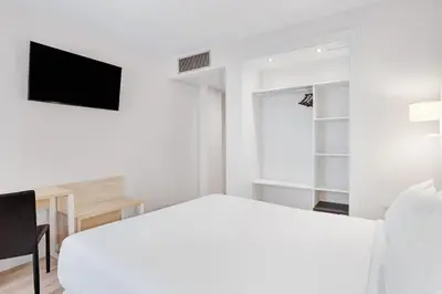 Cama o camas de una habitación en B&B HOTEL Ciudad de Lleida