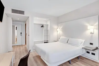 Cama o camas de una habitación en B&B HOTEL Ciudad de Lleida