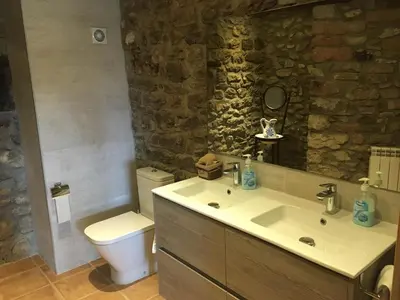 Un baño de Casa Moliner