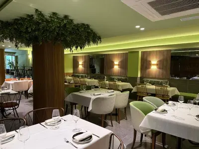 Un restaurante o sitio para comer en Hotel Real