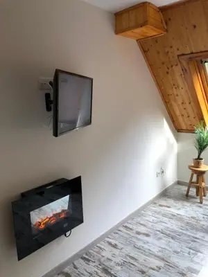 Una televisión o centro de entretenimiento en Ático Europa, Canfranc estación