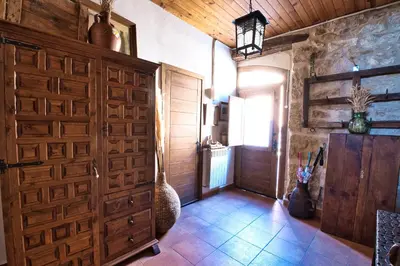 Una cocina o zona de cocina en LES LLÚDRIGUES Casa Loft con aire ac y terraza