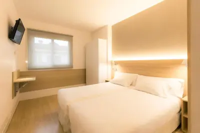 Cama o camas de una habitación en Hotel Burlada